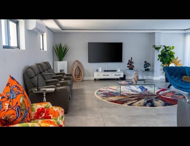 5 BEDROOM HOUSE FOR SALE IN LA LUCIA